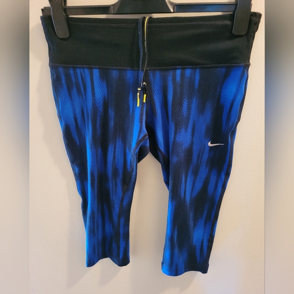 Nike women's capri running tights. Size medium - Picture 2 of 8